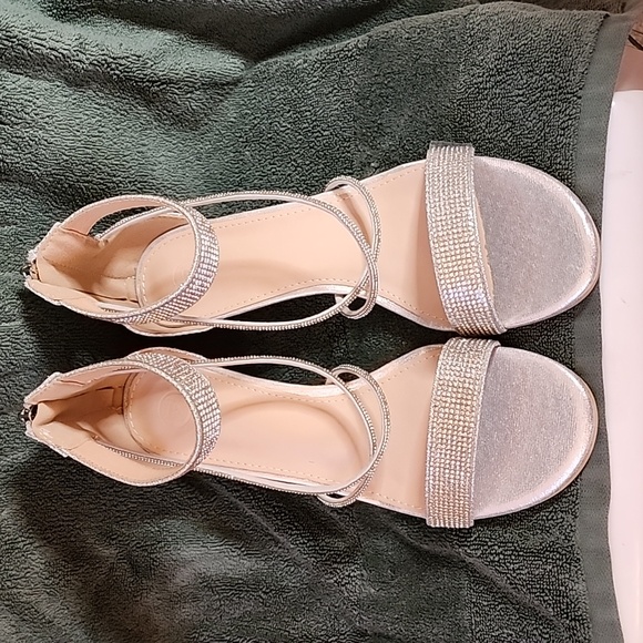 NEW  Silver Sparkle Wedge Sandals - Picture 4 of 9